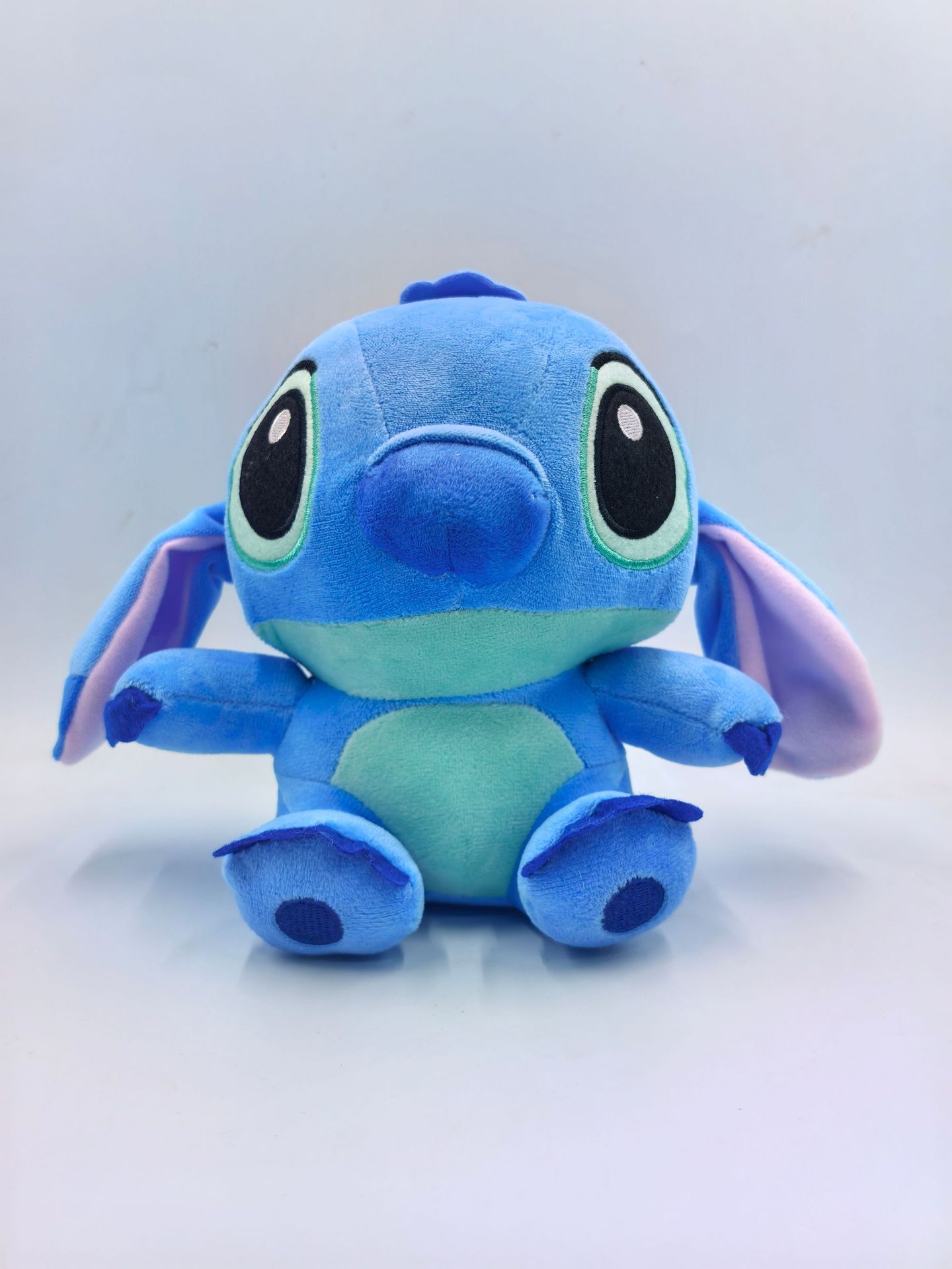 Big-eyed blue stills