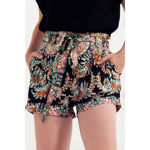 Pantaloncini slim con elastico in vita in raso con stampa floreale - Product Image 1