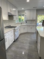 Armoires de cuisine modernes de style américain RTA en bois de pin massif blanc Shaker, matériau céramique, résistant à l'eau, installation facile, pour la maison