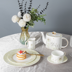 Vaisselle de luxe en porcelaine fine à motif pissenlit, tasses à thé et assiettes pour banquets, articles ménagers, vente en gros, logo personnalisé - Product Image 3