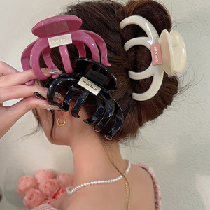 Nuovi artigli per capelli acrilici di moda coreana di tendenza fermagli per capelli Color caramella brillante accessori per capelli con artigli di coda di cavallo