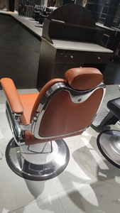 Sillón de Barbería Moderno de Cuero Sintético, Hidráulico, Altura Ajustable, Reposapiés Reclinable, Mueble Industrial para Salón - Product Image 4