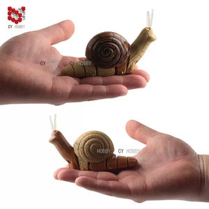 Jouet escargot électrique en plastique télécommandé infrarouge avec fonction 'Suivez-moi', portée de 10 m, autonomie de 20 minutes, prêt à l'emploi - Product Image 2