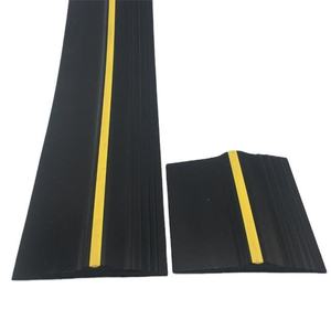Bande d'étanchéité de seuil de porte de <span class=keywords><strong>garage</strong></span> en EPDM durable et résistant aux intempéries, avec service de découpe, pour blocage de l'eau et de la poussière - Product Image 4