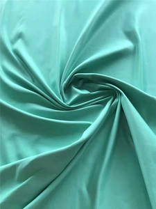 La conception <span class=keywords><strong>de</strong></span> tissu tissé doux et brillant <span class=keywords><strong>de</strong></span> tissu <span class=keywords><strong>de</strong></span> satin <span class=keywords><strong>de</strong></span> polyester <span class=keywords><strong>de</strong></span> best-seller est légère et appropriée aux jupes et aux robes <span class=keywords><strong>de</strong></span> mariage. - Product Image 5