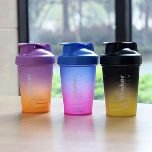 Vente en gros YL YL-8156 400ML Gobelet shaker sport en plastique pour fitness et gym, anti-fuite, compatible lave-vaisselle, avec couvercle, pour milk-shake et protéines en poudre, direct - Product Image 1