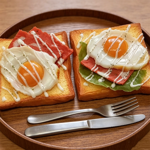 Modelo de sándwich abierto de desayuno con patrón de dibujos animados realista de PP, con tocino, lechuga y huevo, para exhibición de comida en cafeterías, con salsa cremosa - Product Image 1