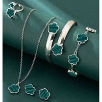 Nouvelle Collection : Parure de Bijoux Femme Trèfle à Cinq Feuilles Colorée 5 Pièces – Bracelet, Jonc, Bague, Boucles d'Oreilles et Collier