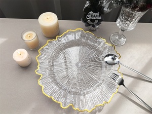 <span class=keywords><strong>Assiette</strong></span> de Noël transparente de 33 cm avec bord doré Assiettes de présentation en plastique en forme de <span class=keywords><strong>fleur</strong></span> Assiettes de présentation de luxe pour mariage - Product Image 3