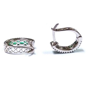 Boucles d'oreilles créoles en or blanc 18 carats avec diamants véritables et émeraudes, design vert tendance, taille brillant rond, pour femme, mariage - Product Image 3