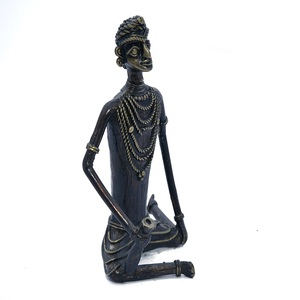 Showpiece-showpiece de latón de Dhokra Tribal, borde Medieval, hecho con latón de la más alta calidad y comprar a un precio asequible, venta al por mayor - Product Image 3