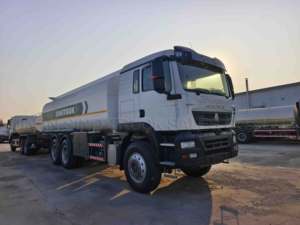 Camion-citerne à bas <span class=keywords><strong>prix</strong></span> 400 CV 25 000 litres SINOTRUK HOWO TX 6x4 25 tonnes Camion-citerne à carburant - Product Image 1