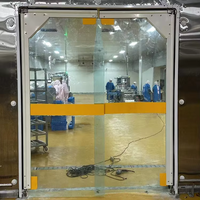 Puerta Batiente de PVC de Cuatro Paneles Resistente a Impactos, Puerta de Tráfico Bidireccional con Retorno Automático para Taller o Planta de Procesamiento de Alimentos
