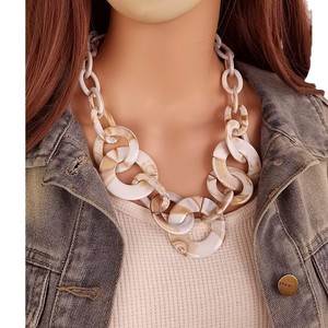 New Fashion Exaggerated Atmosphere Female Acrylic Ring Pendant Necklace Acrylic for Women Fashion Neck Ornaments - Product Image 3