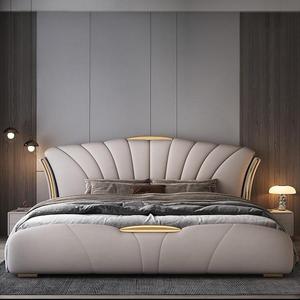 เตียงหนังสไตล์อิตาเลียนสุดหรู รูปทรงเปลือกหอย สำหรับห้องนอนใหญ่ บุหนานุ่ม เหมาะสำหรับบ้านและโรงแรม - Product Image 1