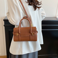 Sac à bandoulière carré rétro européen-américain à rabat, nouveau design, tendance et polyvalent, style coréen, pour femme, collection Printemps 2026