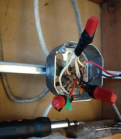 Boîte de jonction octogonale en acier galvanisé de 4 pouces, sortie profonde de 2-1/8 pouces, compatible avec les conduites EMT et les connecteurs de boîtes électriques
