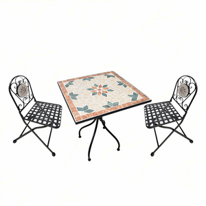 Set da Giardino Ischia: Tavolino e 2 Sedie con Struttura in Ferro e Piano in Cemento Decorato per Bar, Terrazze e Giardini - Product Image 1