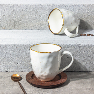 แก้วกาแฟเซรามิคเคลือบลายจุดสีขาวขอบทองสำหรับร้านกาแฟ ปี <span class=keywords><strong>2022</strong></span> รับผลิตตามแบบ (OEM) พร้อมสกรีนโลโก้ จำหน่ายจำนวนมาก - Product Image 1