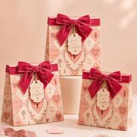 Sac cadeau en papier kraft de luxe avec logo personnalisé, nœud en velours rose, laminage cartonné, gaufrage, emballage de vente au détail, vente en gros