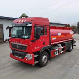 รถบรรทุกน้ำมัน HOWO TX 4x2 12000 ลิตร พร้อมหัวจ่ายสำหรับส่งและเติมน้ำมันเชื้อเพลิงที่เป็นอันตราย - Product Image 2