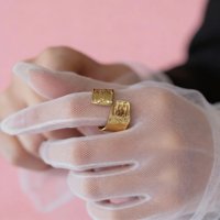 Bague simple pour femme, version large, géométrique martelée