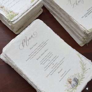 Elegante Tarjeta de Invitación de Boda con Diseño Floral Pintado a Mano, Impresión Digital y Relieve, en Cartulina Premium - Product Image 1