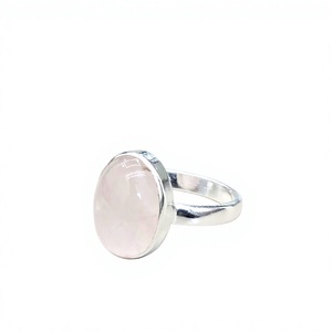 Bague en argent 925 avec quartz rose naturel, pierre précieuse rose, bande large et lisse, cabochon ovale, bijou minimaliste pour elle - Product Image 2