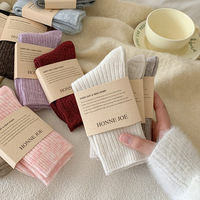 Chaussettes mi-mollet en laine et cachemire tricotées épaisses pour femme, style japonais simple, chaudes pour l'hiver, idéales pour la maison et la période post-partum