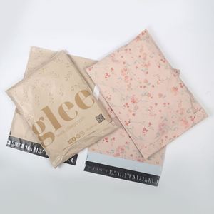 Bolsa de Correo de Polietileno Reciclable Gruesa y Resistente de 3-5 Mil, con Diseño Floral Personalizado, para Ropa - Product Image 2