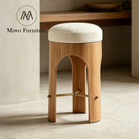 Tabouret de bar nordique moderne rétro en tissu de lin et bois de chêne, siège rond avec design de pieds créatifs, tabouret haut pour comptoir de réception