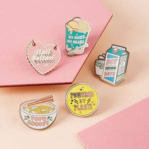 新スタイルパープルメタル猫犬漫画動物ブローチラペルバッジ新デザインエナメルピン黒ニッケルメッキ彫刻絵画 - Product Image 1