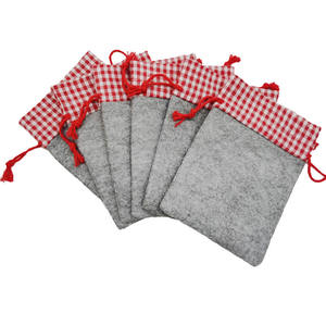 Sacs en papier kraft de Noël personnalisés avec ruban imprimé pour petits emballages en polyester - Product Image 4