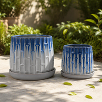 Pot de fleurs minimaliste de style varié avec plateau pour la décoration de la maison et du jardin