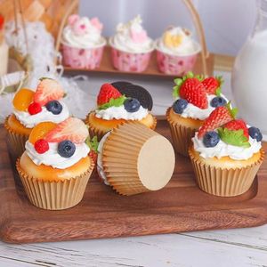 Modèle de cupcake artificiel réaliste en forme de fraise argentée, non toxique, durable, pour présentation en boulangerie, cuisine ou Noël - Product Image 1