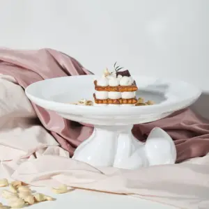 2023 regalo de boda personalizado conejito plato de fruta plato de postre de cerámica bandeja forma de conejo pedestal soporte para pastel