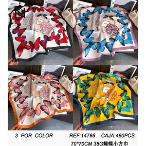 Foulard Quadrato con Farfalle 70x70cm, Accessorio Moda in Seta Stampata per Donne - Product Image 3