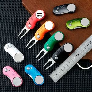 Outil de réparation de divots de golf en aluminium avec logo personnalisé, type outil à lame escamotable, fourche à divots avec marqueur de balle de golf détachable - Product Image 2