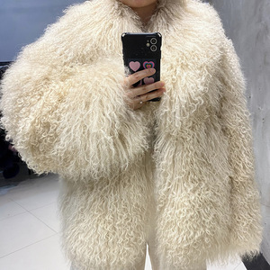 Autentico Cappotto in Pelliccia di Agnello Mongolo Soffice e Riccio per Donne - Product Image 4