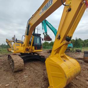 Excavatrice Komatsu PC 240 d'occasion à vendre Japon Excavatrice Komatsu PC240 d'occasion Convient aux machines agricoles - Product Image 2