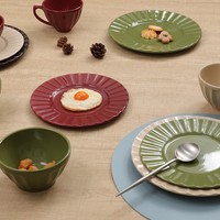 Service de table en céramique beige élégant avec un design côtelé, 16 pièces, assiettes, bols, tasses, pour la cuisine familiale, service de table