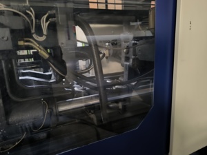 Máquina de Moldeo por Inyección de Plástico Haitiana de Segunda Mano de 200 Toneladas, Horizontal, con Servomotor - Product Image 2