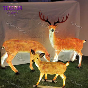 Statue de cerf de Noël réaliste en fibre de verre éclairée pour les centres de villégiature, les jardins, les centres commerciaux et les expositions photo saisonnières - Product Image 3