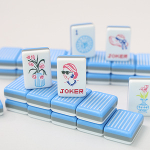 Juego de Mahjong Americano Personalizado de Fábrica con Diseño Blue Ribbon Miss Darling, 160 Fichas Acrílicas, 4 Capas, Diseño OEM Disponible - Product Image 1