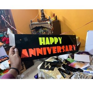 Placas de nombre de oficina personalizadas con grabado profesional Elija su fuente de texto y acabado perfecto para uso en el lugar de trabajo - Product Image 1