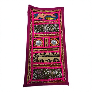 Kushang Textile – Écussons en tissu brodés à la main avec perles, style à coudre, motifs triangle/fleur, cadeaux, vente en gros disponible, Gujarat - Product Image 1