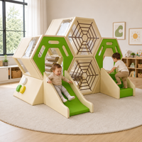 Aire de jeux commerciale en nid d'abeille, équipement de jeu souple vert et beige, toboggan d'escalade intérieur pour enfants, idéal pour les garderies, les écoles maternelles et la location événementielle