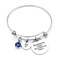 Best Friend regalo di compleanno Birthstone braccialetto di fascino per le donne braccialetto di amicizia in acciaio inossidabile con citazione sorella