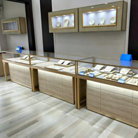 Étagère vitrine à bijoux MOOKOO Atelier Lumina avec éclairage LED, robuste, de haute qualité, avec accents en marbre et dos en verre