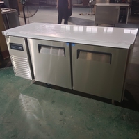 Table réfrigérée commerciale en acier inoxydable à 2 portes avec compresseur, alimentation électrique, durable et économe en énergie